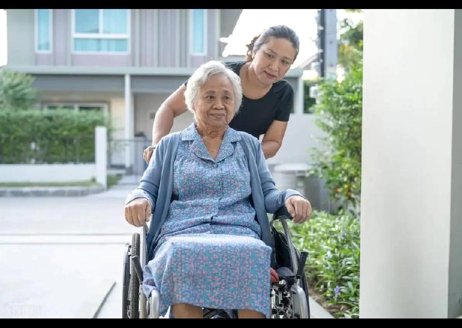 啃老的最高境界

我村有一人，人称赵老根儿，今年五十九岁。因是家生独苗，所以称为