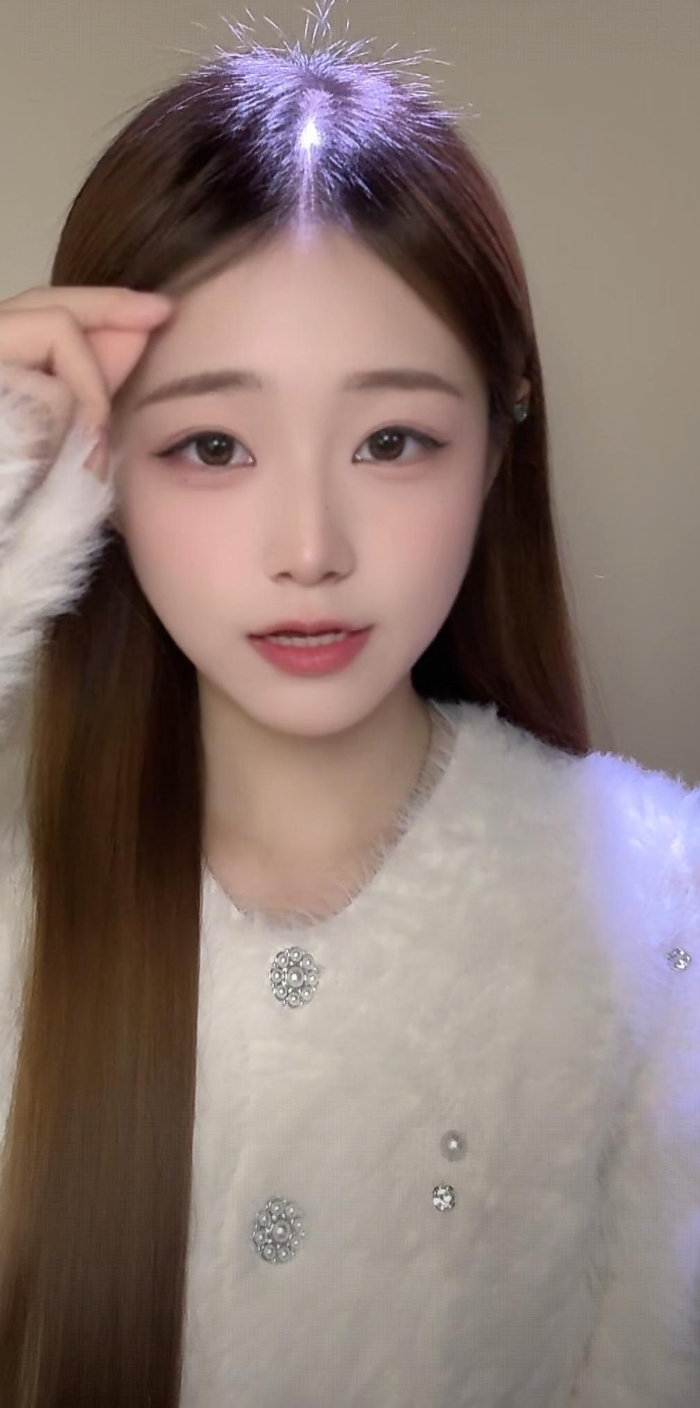 条友这一周 这姑娘头发真亮，衣服好漂亮！