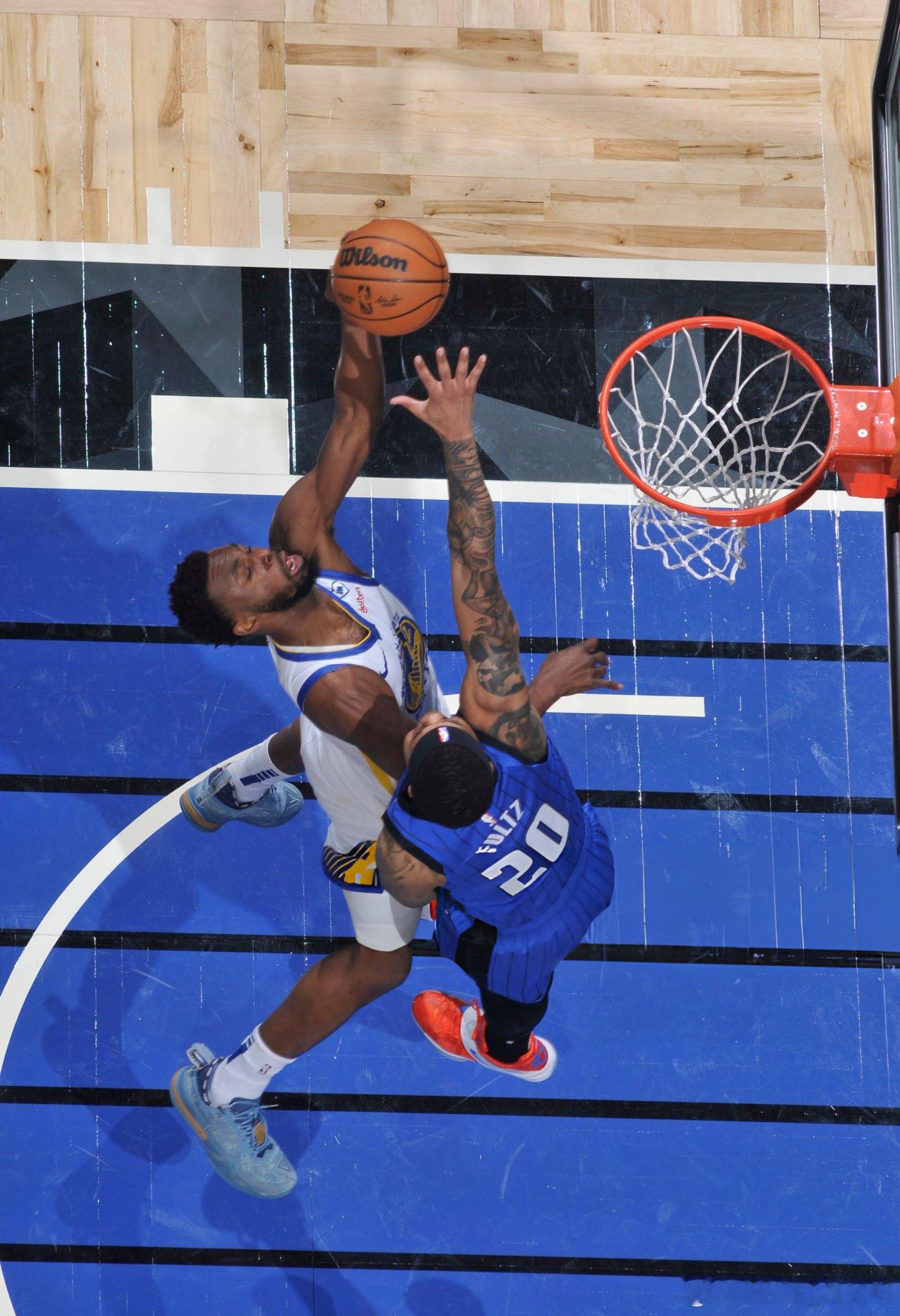 嘴哥：左手真香 闭着眼进[二哈][二哈]#维金斯23分##勇士vs魔术# ​​​