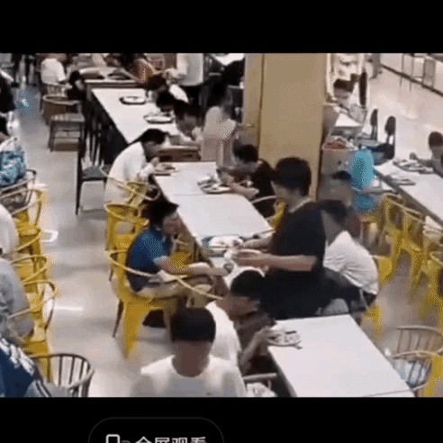 表白被拒怒砸食堂咖啡店，大学生的情绪失控，藏着成长的必修课
 
2026年3月2