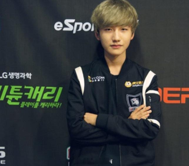 Peanut说Viper有天赋又努力但小花生你自己又何尝不是一代野王呢，永远忘不