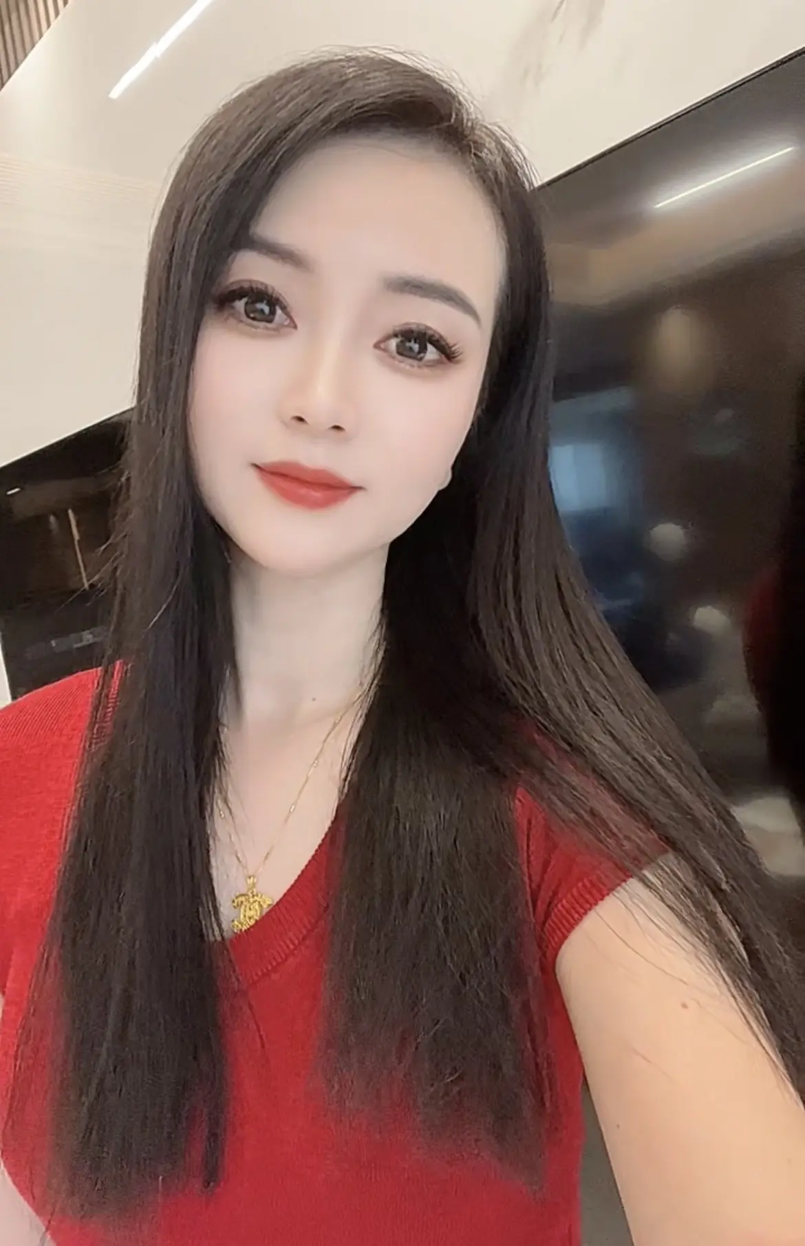 选妻就是改命，攒钱就是运，自律就是破局，认知就是出路行善就是积德闭嘴就...