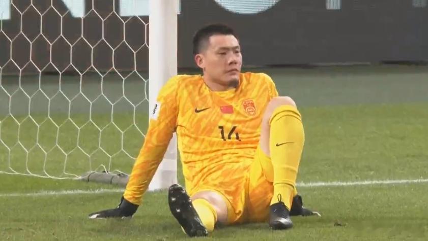 #王大雷瘫坐球场# 别说王大雷了，王大仙来了也是完蛋！ ​​​