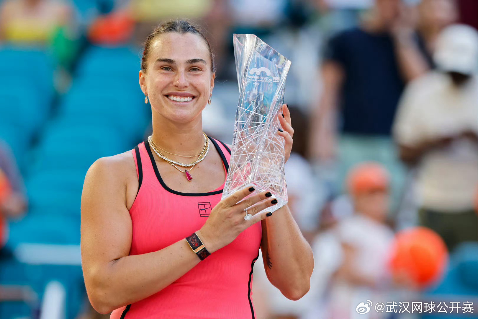 势不可挡，阳光双赛加冕🏆WTA1000 迈阿密站决赛，头号种子萨巴伦卡以6-2
