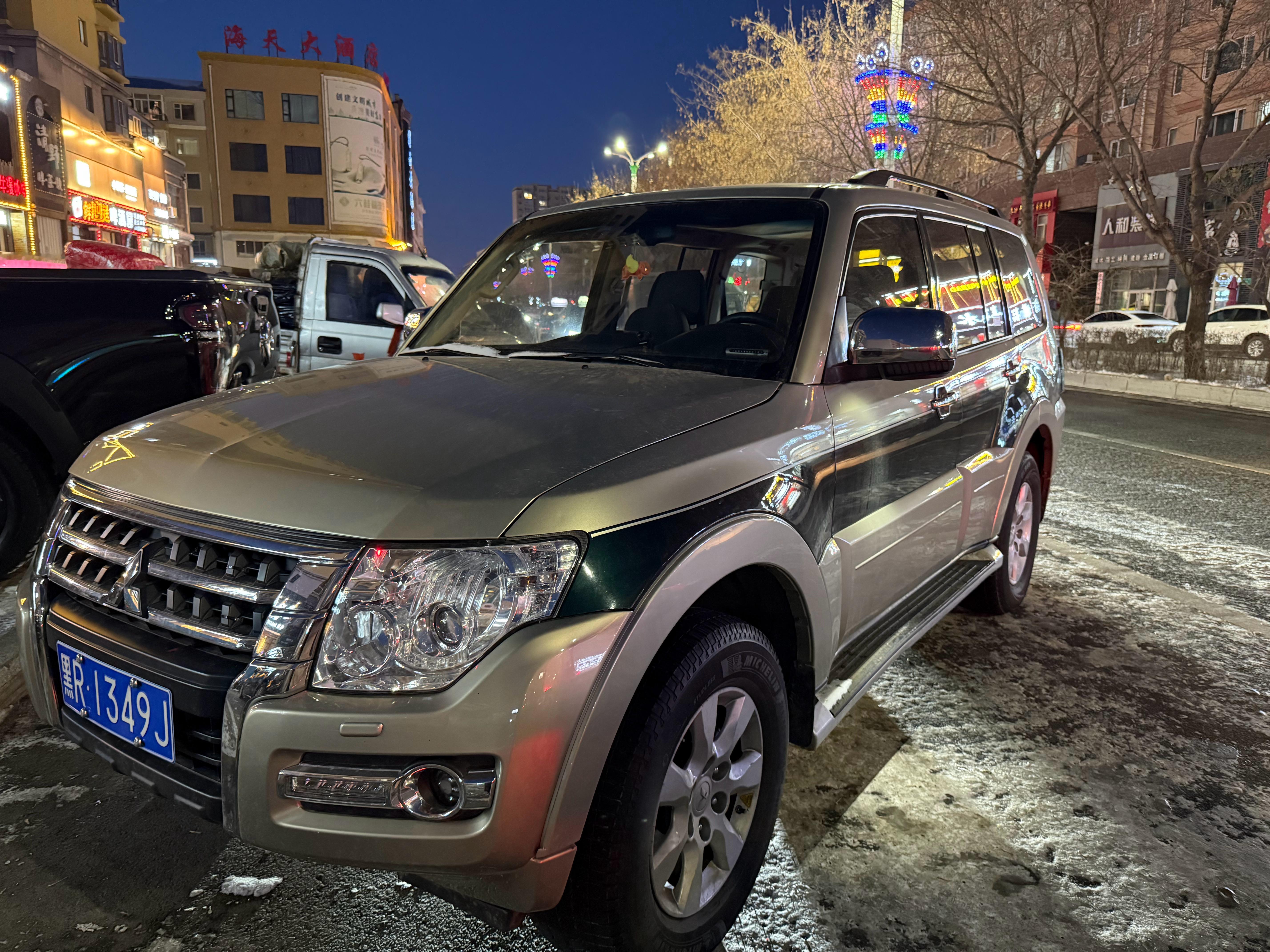 3.0V6配超选四驱的帕杰罗V93，当年富裕家庭才开得上的越野车，现在在东北依然