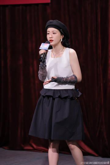 程潇称李嘉格有两副面孔，刘维说李嘉格真会演戏。李嘉格回答是因为爸爸从小就把她当儿