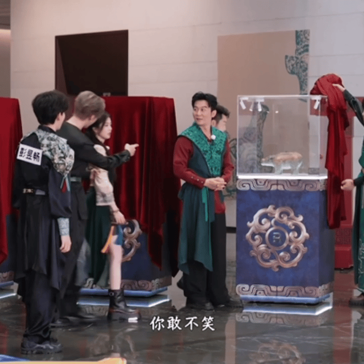 范丞丞你少上点网吧范丞丞在帮白鹿解围范丞丞跑男贴脸开大白鹿 范丞丞网速是真快，李