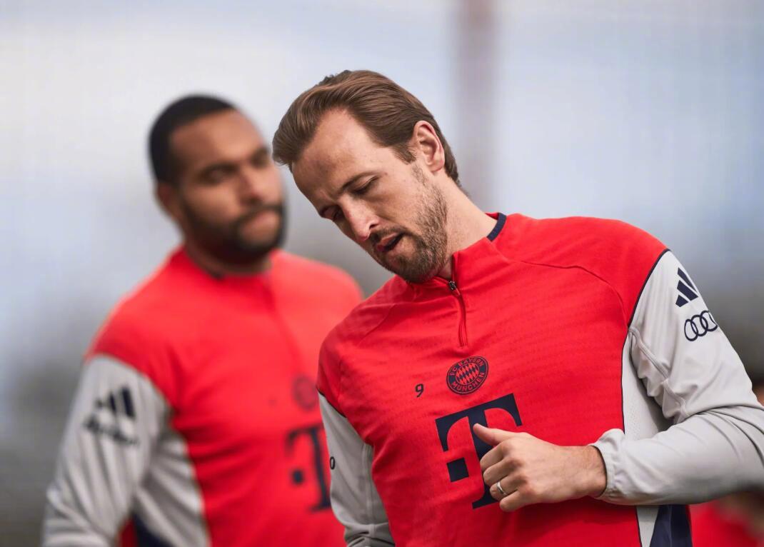 著名记者法尔克撰写个人英文专栏，谈到了凯恩的续约。凯恩已经是拜仁队内收入最高的球