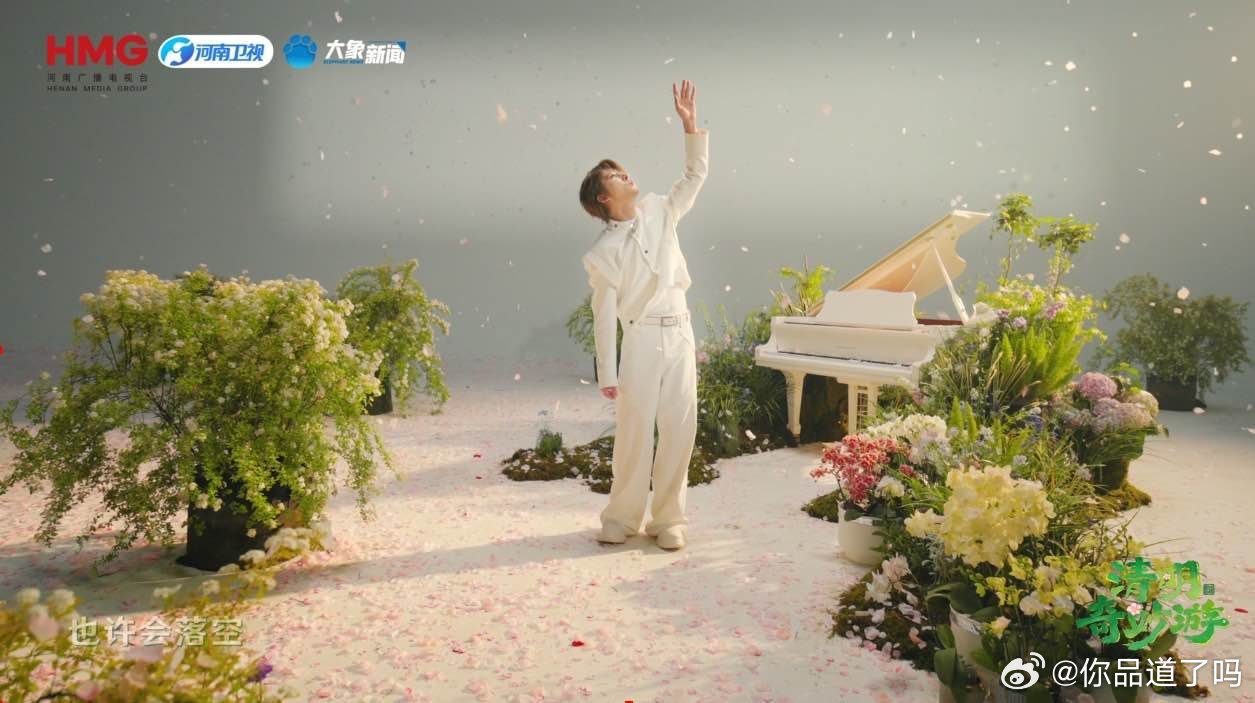 唐汉霄的歌词是我小小的铠甲这个节目真的很不错呀，看的让人好激动，也是经过很久彩排