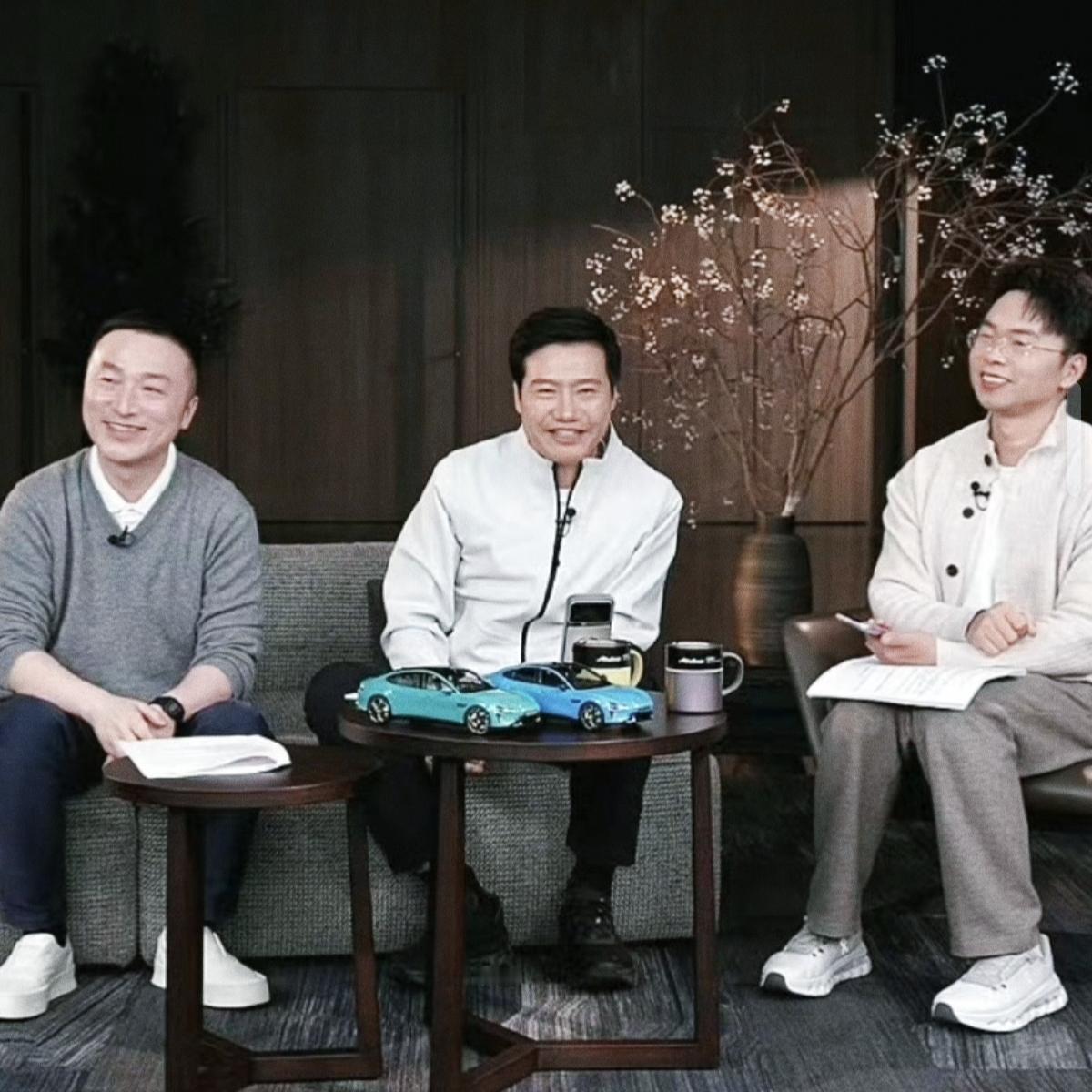 今天应该是雷军最开心的一天了，直播内容我来简单汇总一下，回应了1300km只充一