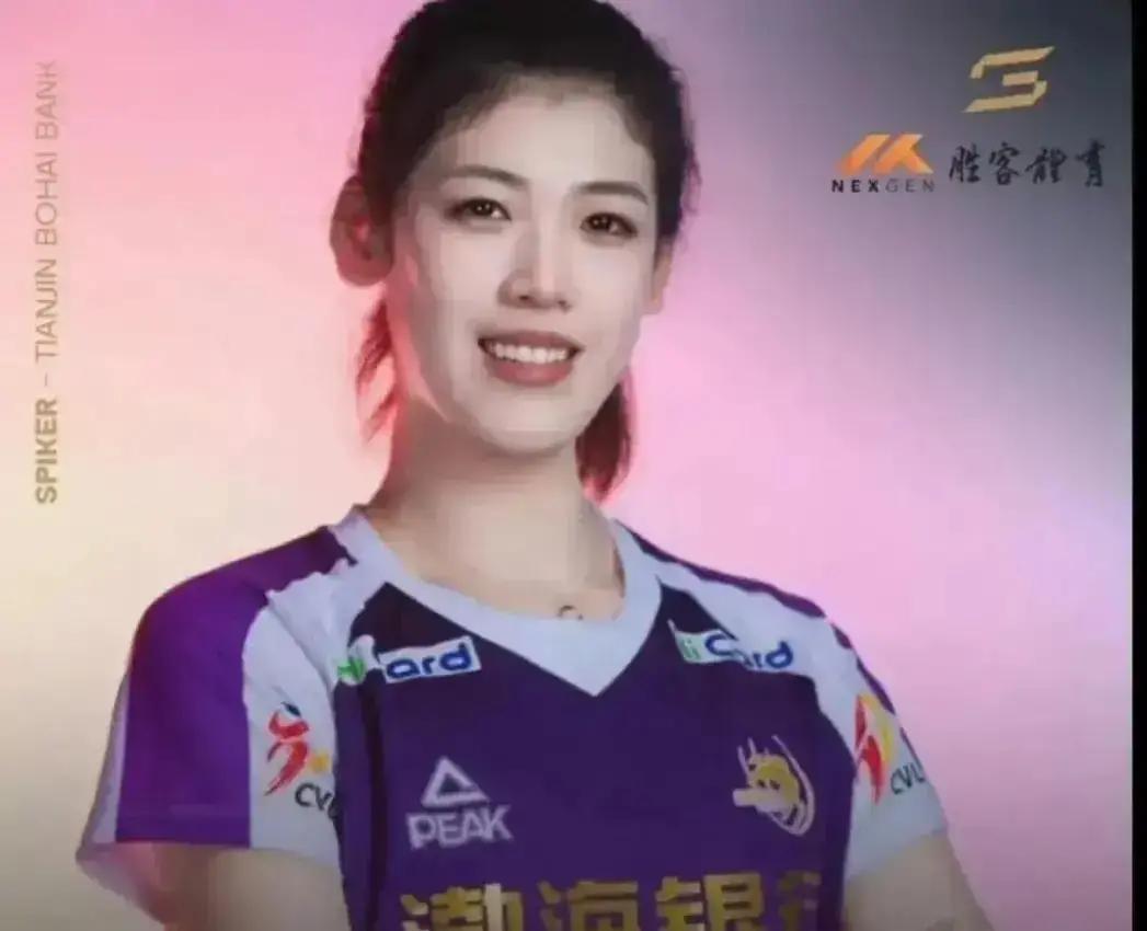 米兰教练组疯了。让一个中国主攻，去填埃格努离开后的火力空缺？
 
他们没疯。这是