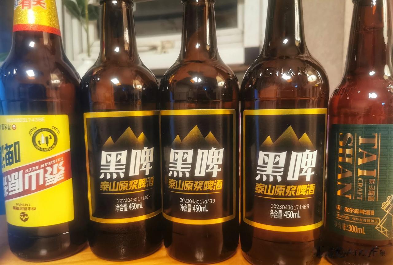 不要抱怨生活太苦，苦中作乐也是一种境界！
八点到家，马不停蹄继续加班，一边干活一