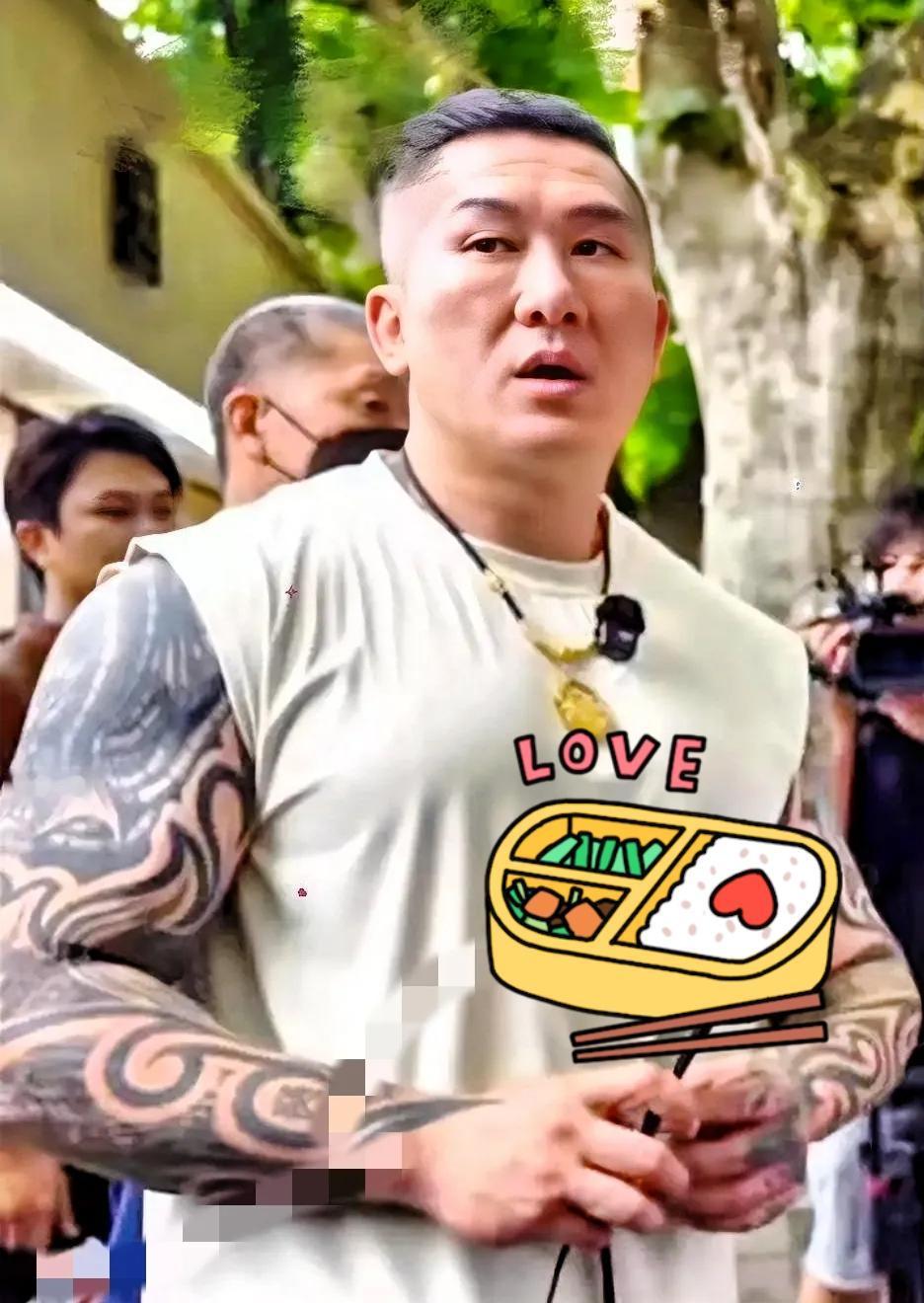 台湾省馆长说：“国民党打内战，输给了共产党，被赶到台湾来，在岛内又被民进党打败了