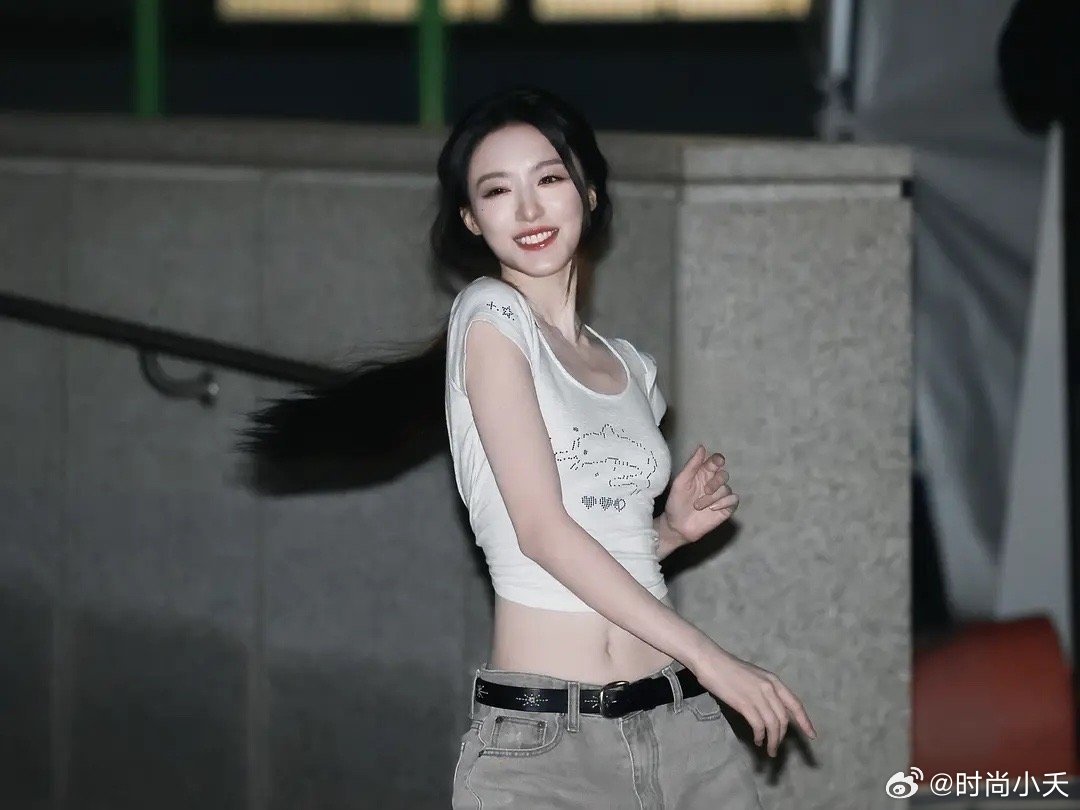 瘦下来的叶舒华，都快认不出来了。这状态可以拍戏了，有本子递过来吗？ 