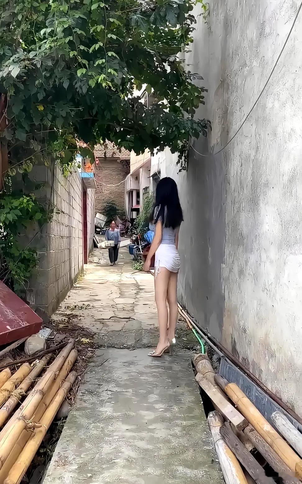 城中村等外卖的小姐姐 ​​​