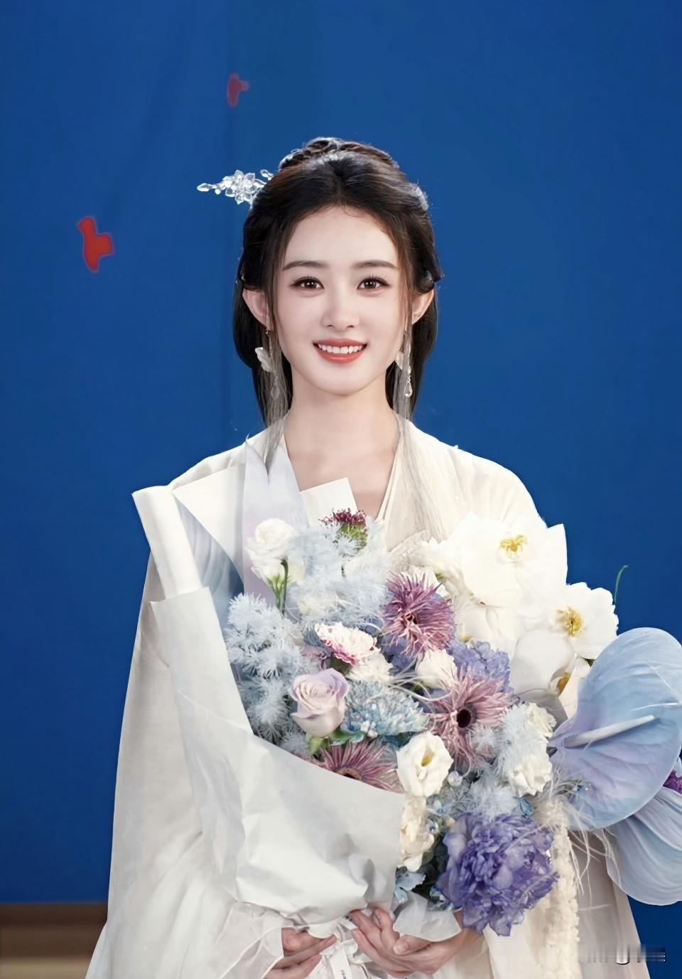 10多年前长这样现在还是这样，还越来越好看了…[爱慕]碎梦仙君 
这两根嘘嘘放大