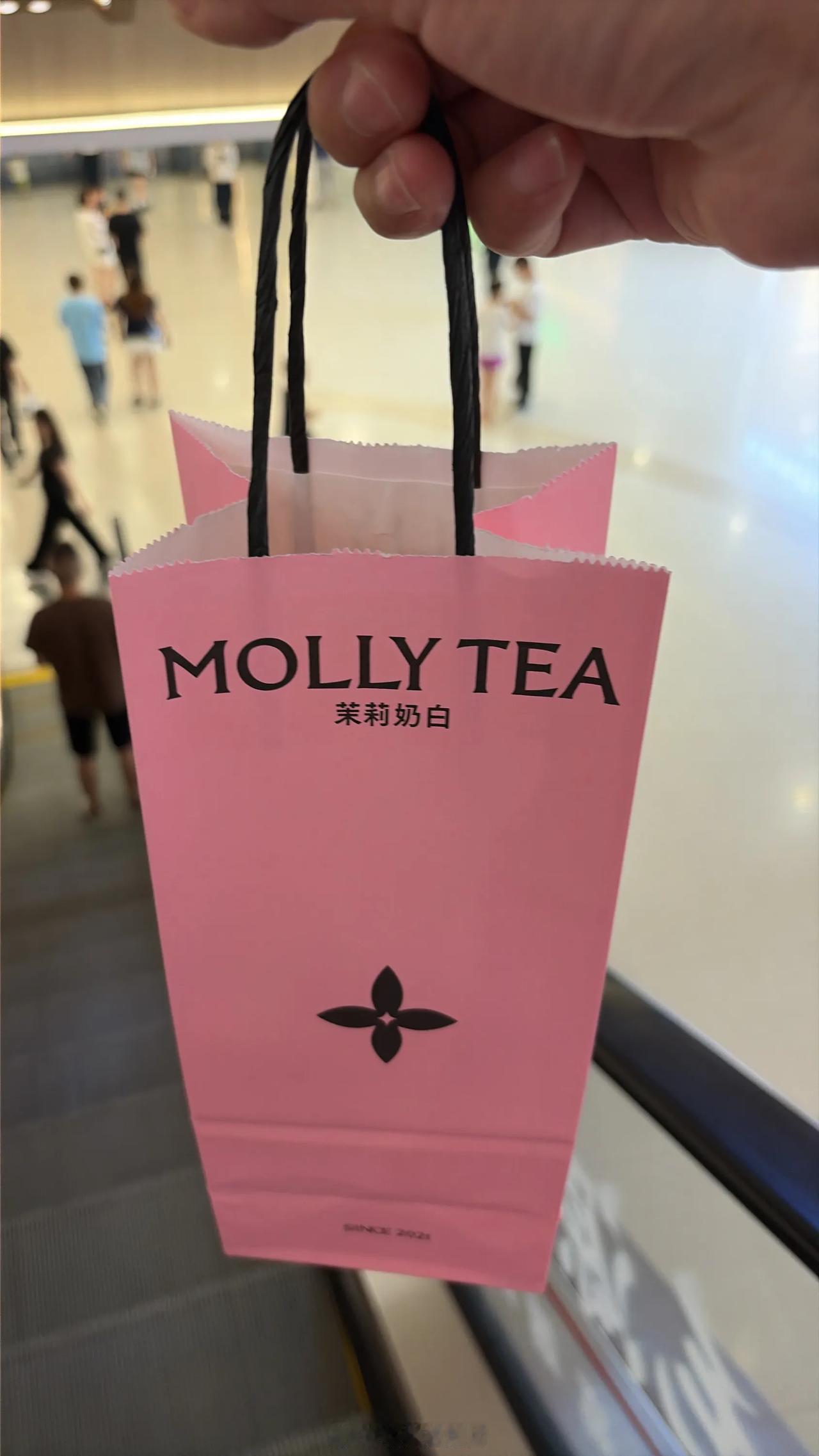 用行动支持一下茉莉奶白。茉莉奶白捐100万支持广西抗洪。 深圳·茉莉奶白(龙岗星