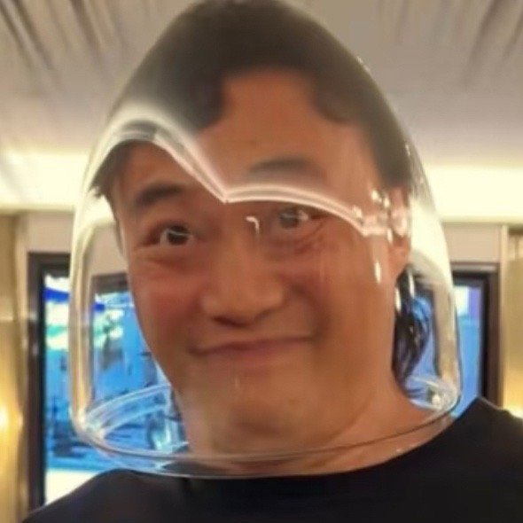 疑似陈奕迅团队找林丹妈妈顶包这不是陈奕迅这是林丹妈妈 笑不活了！陈奕迅晒自拍辟谣