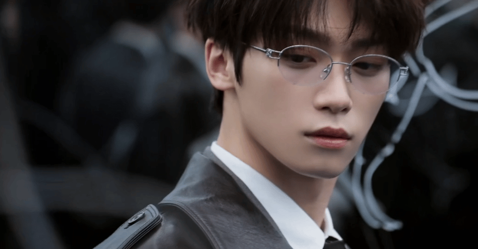 梓渝 in 𝗦𝗘𝗥𝗢𝗩𝗔 🕶️👓 全球代言人上线！黑超墨镜、金丝