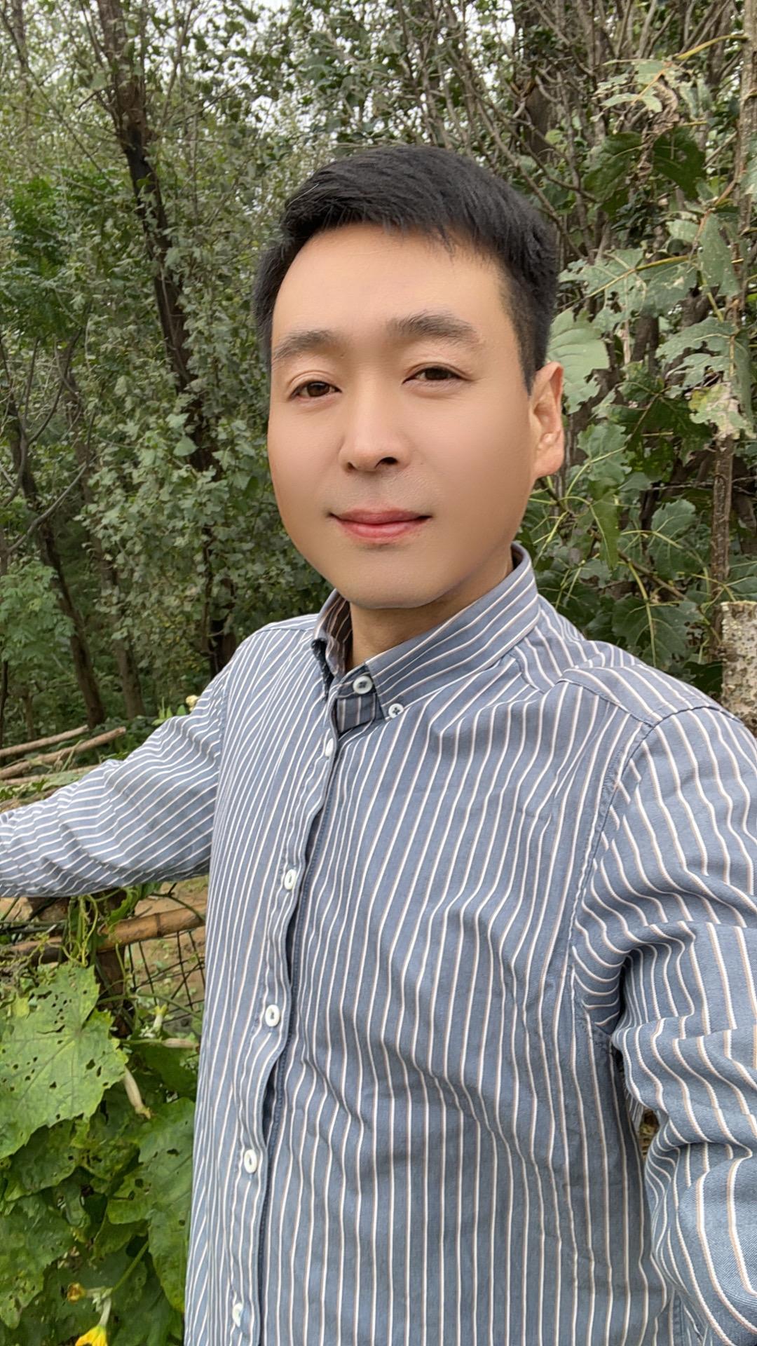 水满了会溢，人累了会垮，活着，就是一种幸福，别把自己逼得太紧，总要给自...