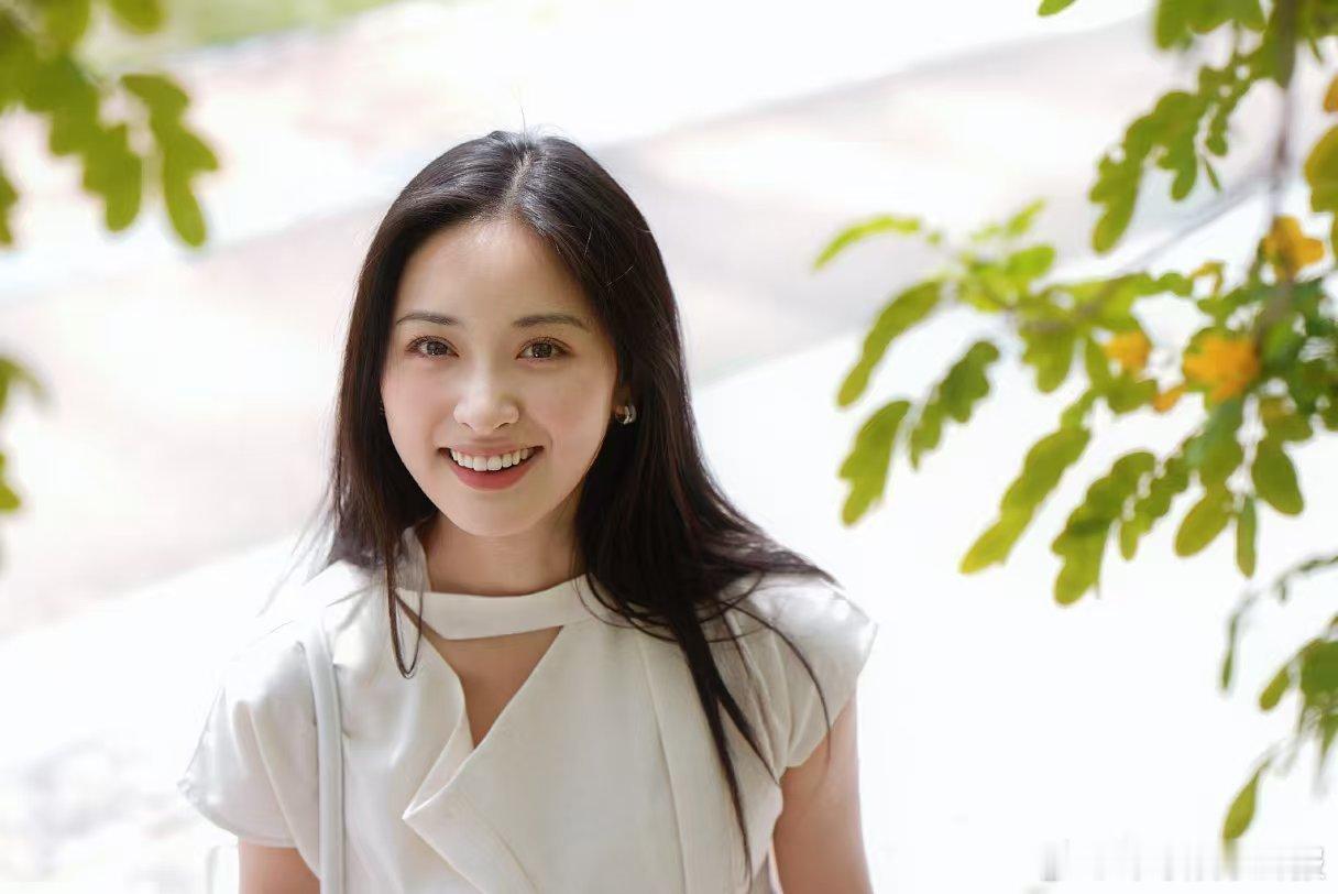 沈月直播亲爱的客栈必须夸夸沈月！作为客栈管家始终坚守岗位，服务客人温柔贴心，细节