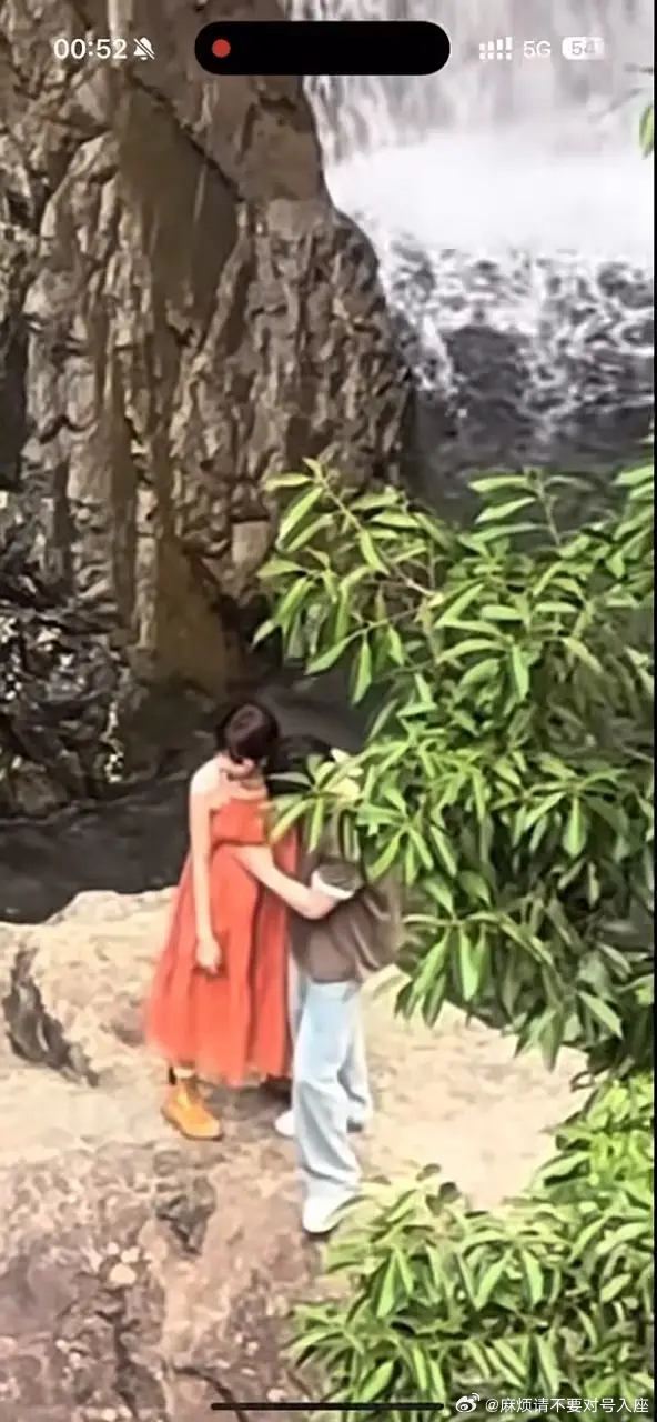 这年代还有男星敢当众干这事？偶2陈立农xsr的女演员是张艺凡 