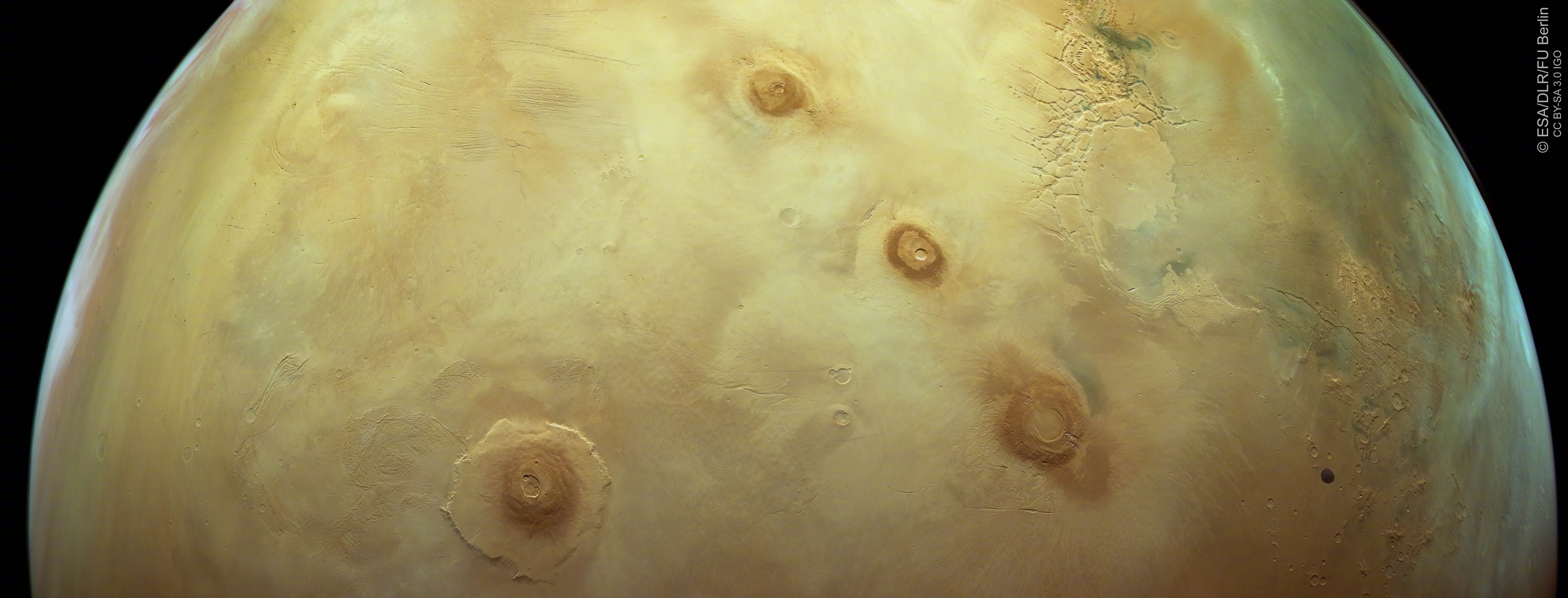 太阳系中最高的四座火山，分别是艾斯克雷尔斯山（Ascraeus Mons）（18