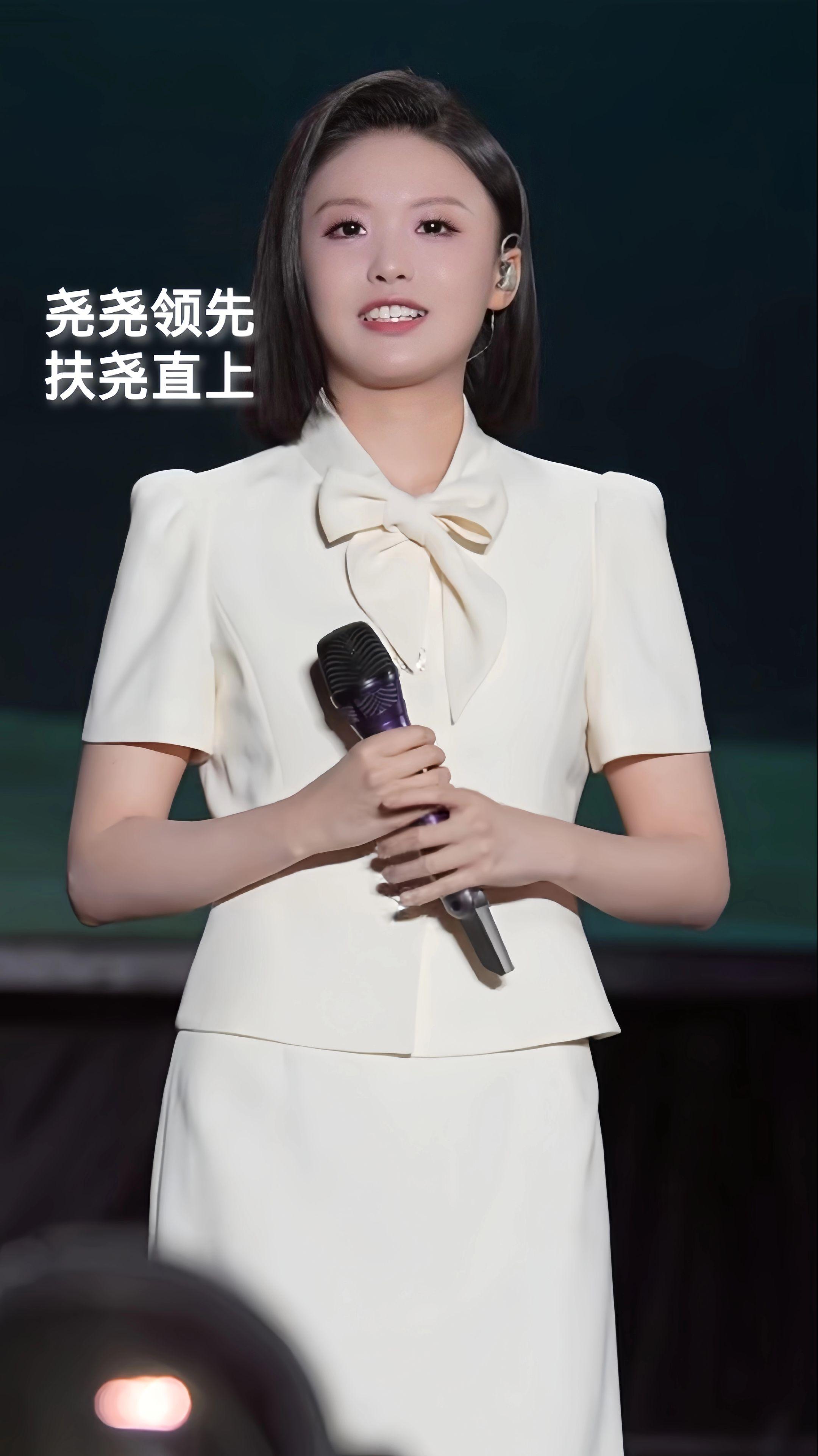 徐子尧。徐子尧如皋演唱会，沉稳大气，低调纯粹是真诚亲和，重信守约，她的...