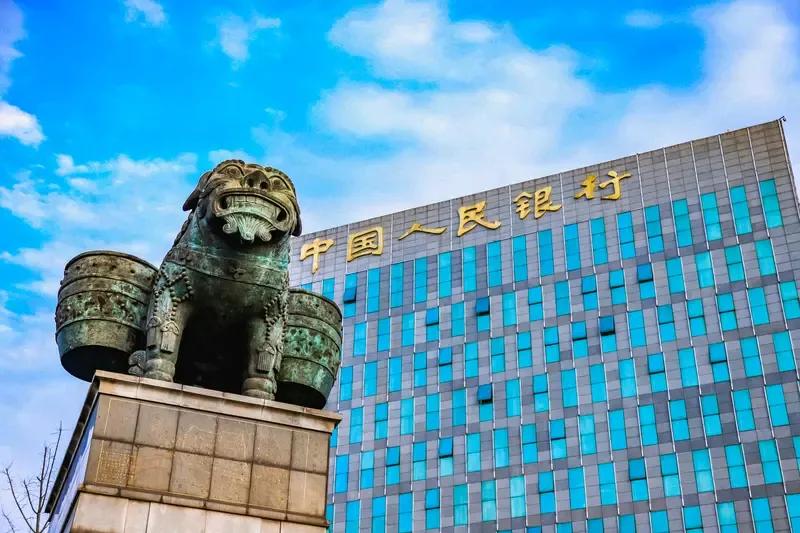 你会选择把钱存国有四大行吗 我觉得把钱存国有四大行比较保险一些，四大行实力强、资