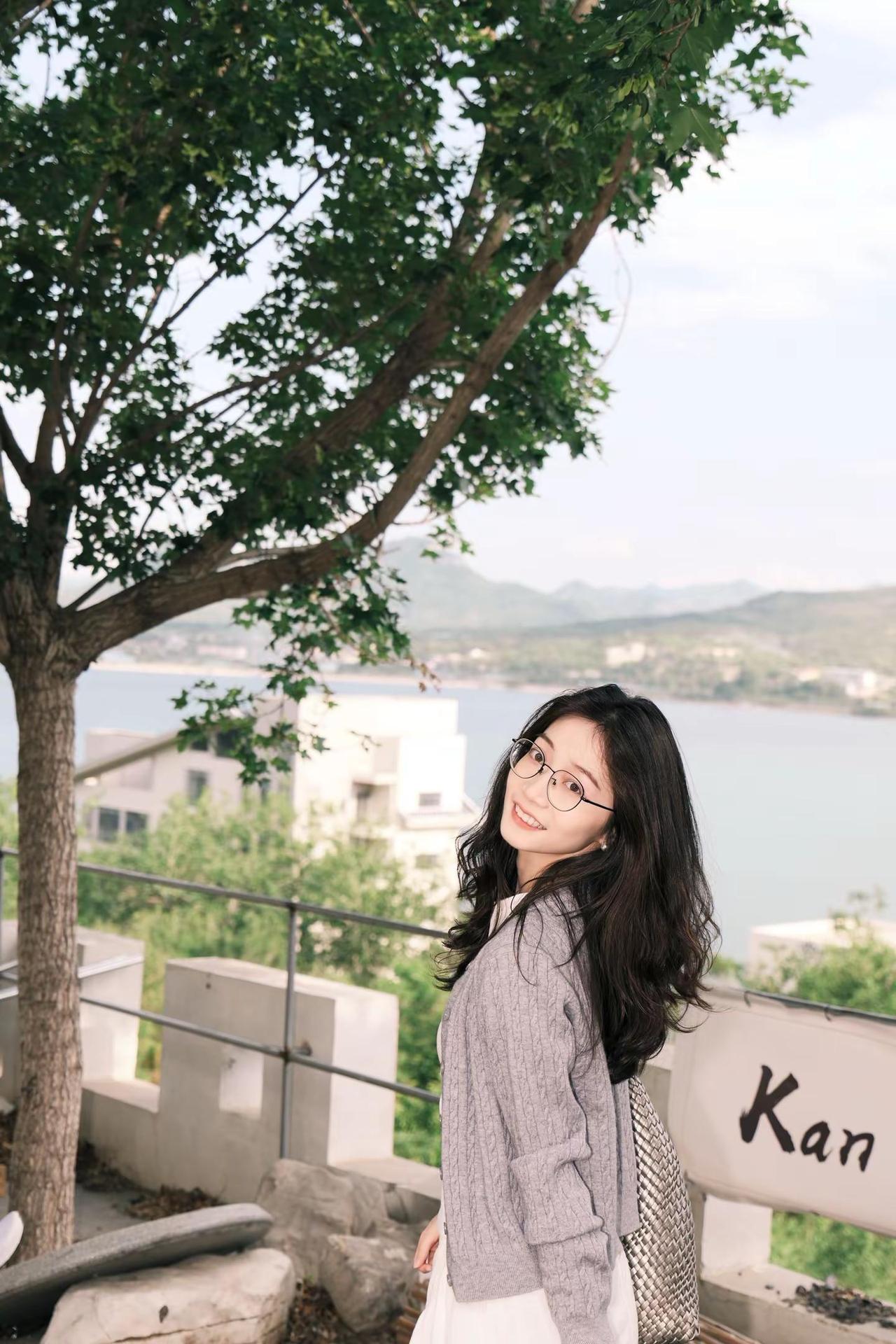 谁吞了我的赞灰色针织衫的温柔 湖边温柔风