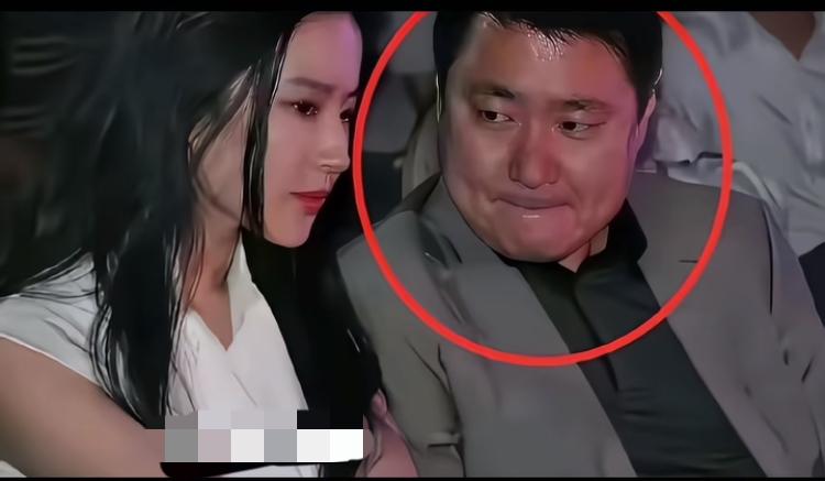 出席活动时的刘亦菲、于冬