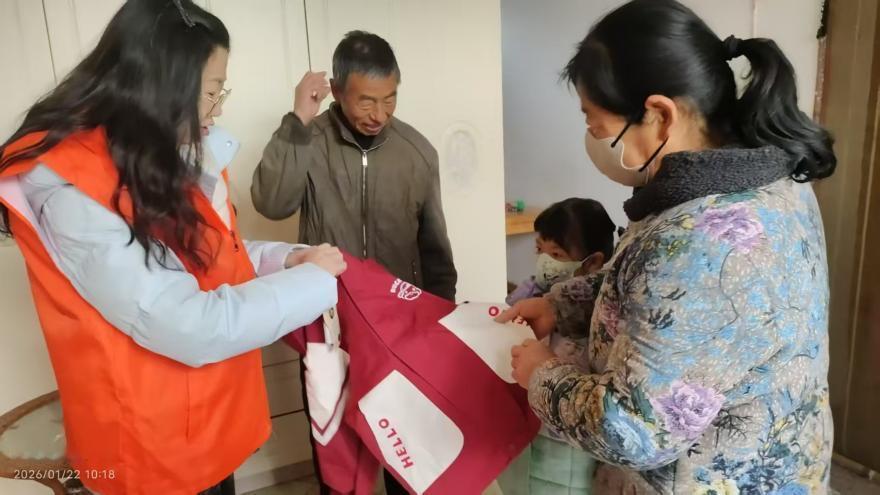 这个冬天很温暖！高新区为困境儿童送上“暖身衣”和“平安福”
岁末寒冬，西安高新区