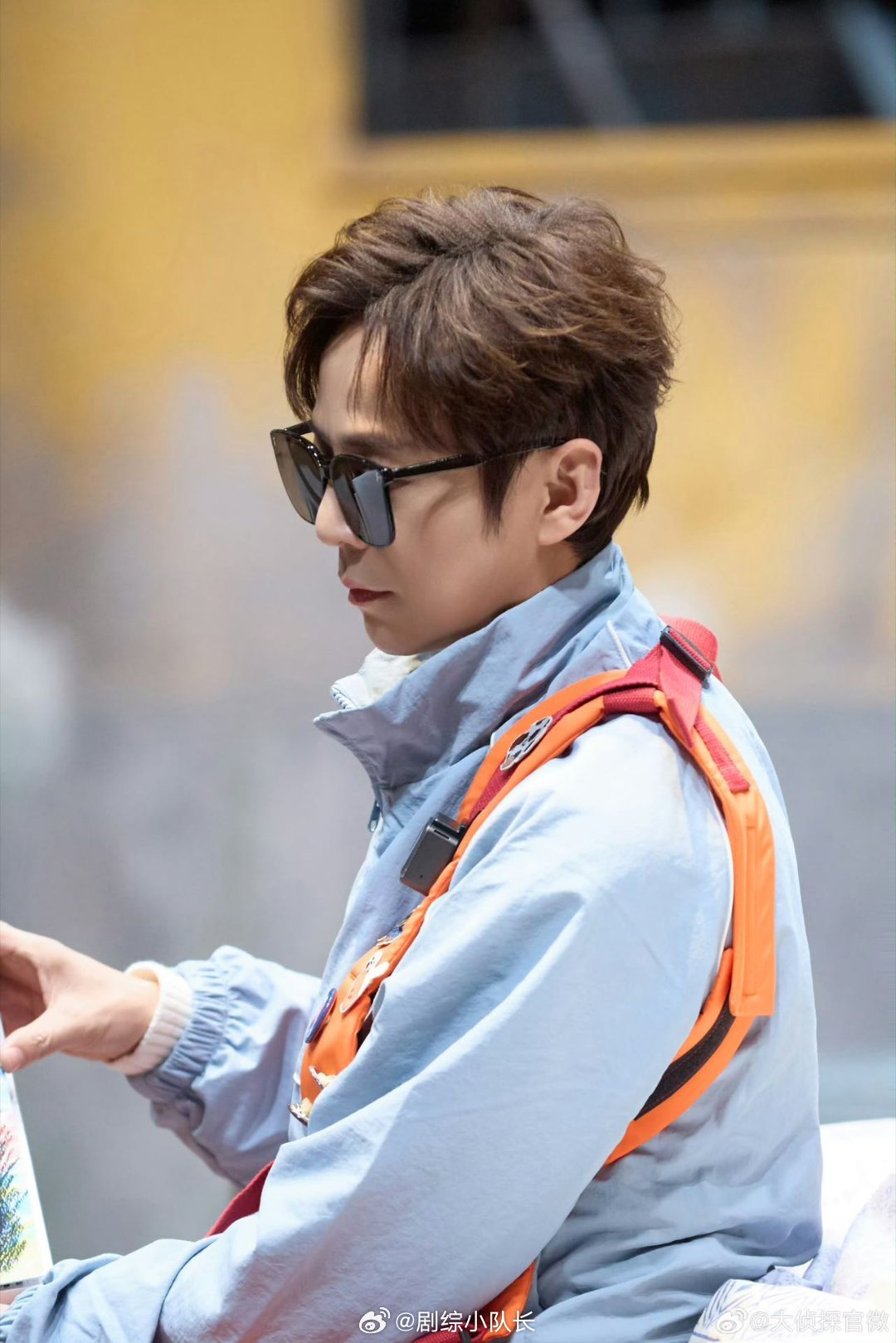 何炅大张伟无实物跳海 一个不敢下水就推兄弟，一个二话不说就开演。大侦探 咕噜咕噜