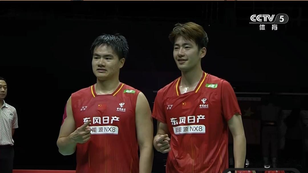 国羽“梁王”组合2-0横扫马来西亚组合首次获得世界羽毛球锦标赛男双冠军。
   