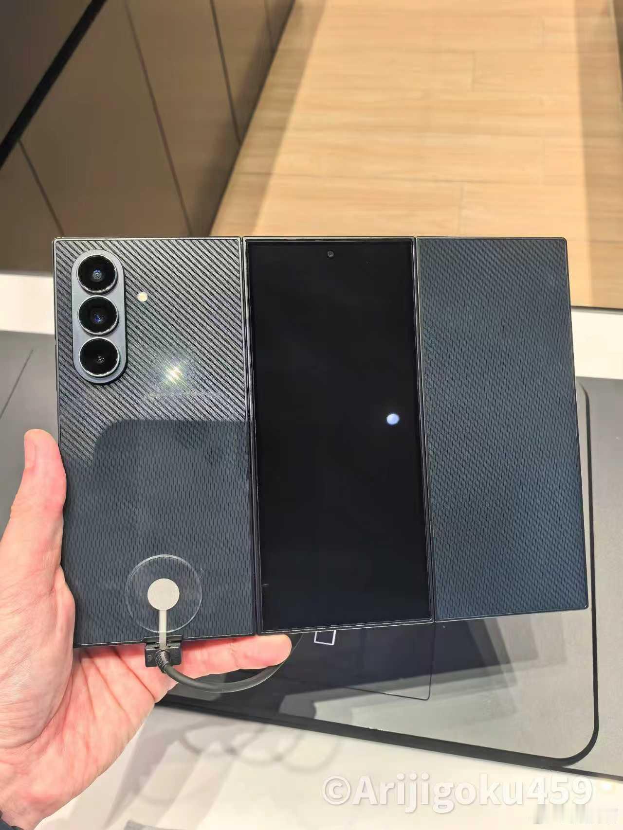 三星三折叠将停售19999的三折叠，也将停售了，好像开卖还没几天，说真的这种手机