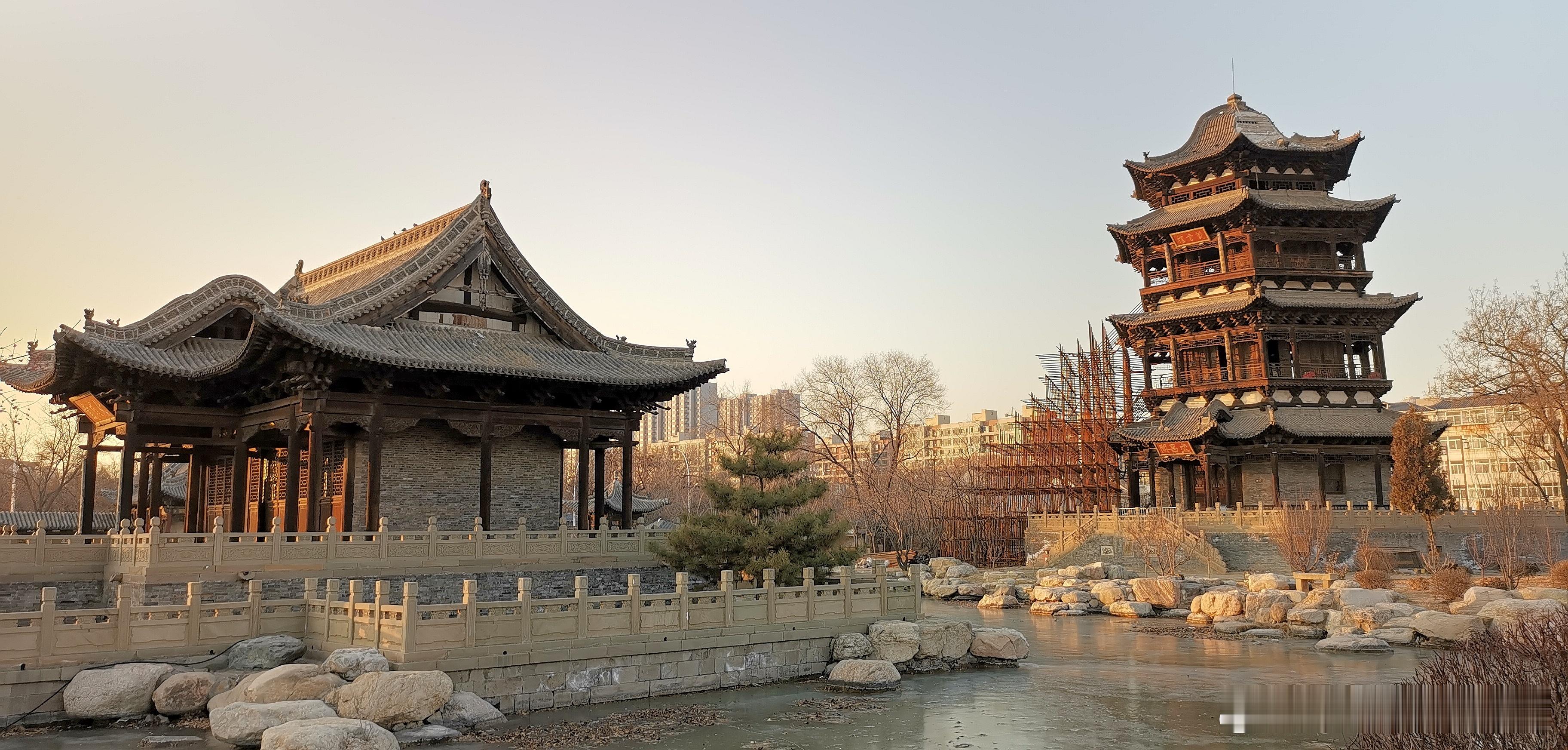 《瓦尔登湖》中的一句话:  你能从圆心画出多少个半径,生活就有多少种方式。 ​（