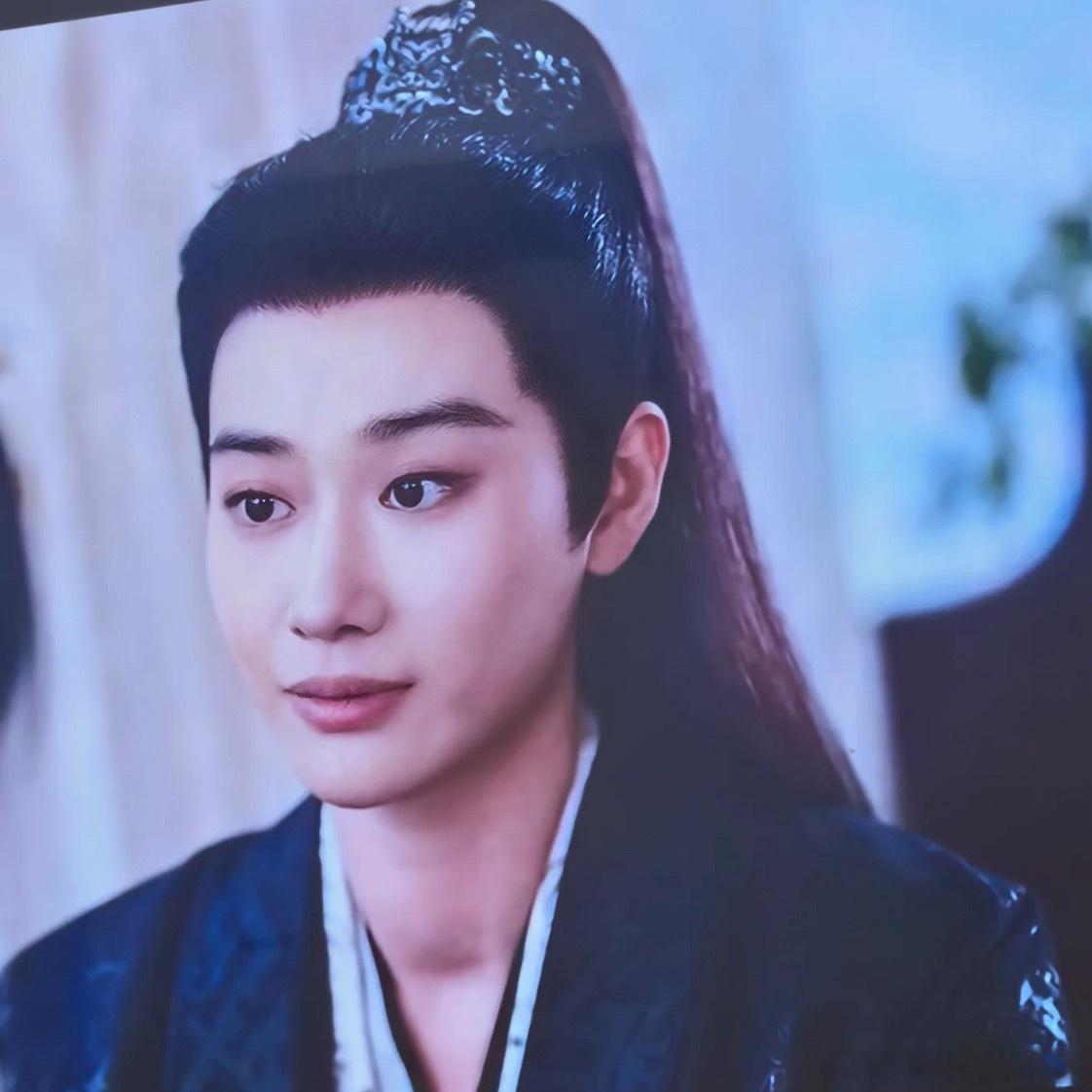 这位演员的甲状腺百花杀绝对年度爽剧！这位女扮男装飒爽好看，特别吸睛。不过总感觉演