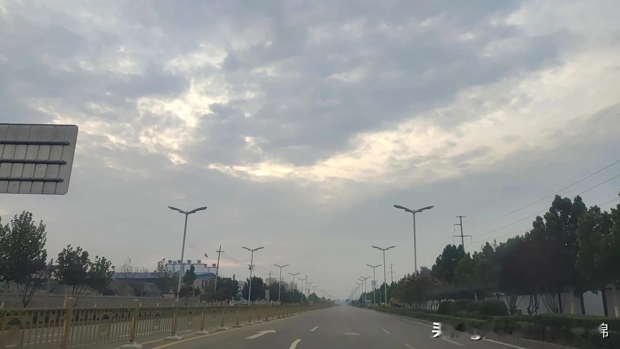 放下一个深爱的人真的很难吗? 是啊，就像手里攥着一把沙子，越想抓紧反而漏得越快。