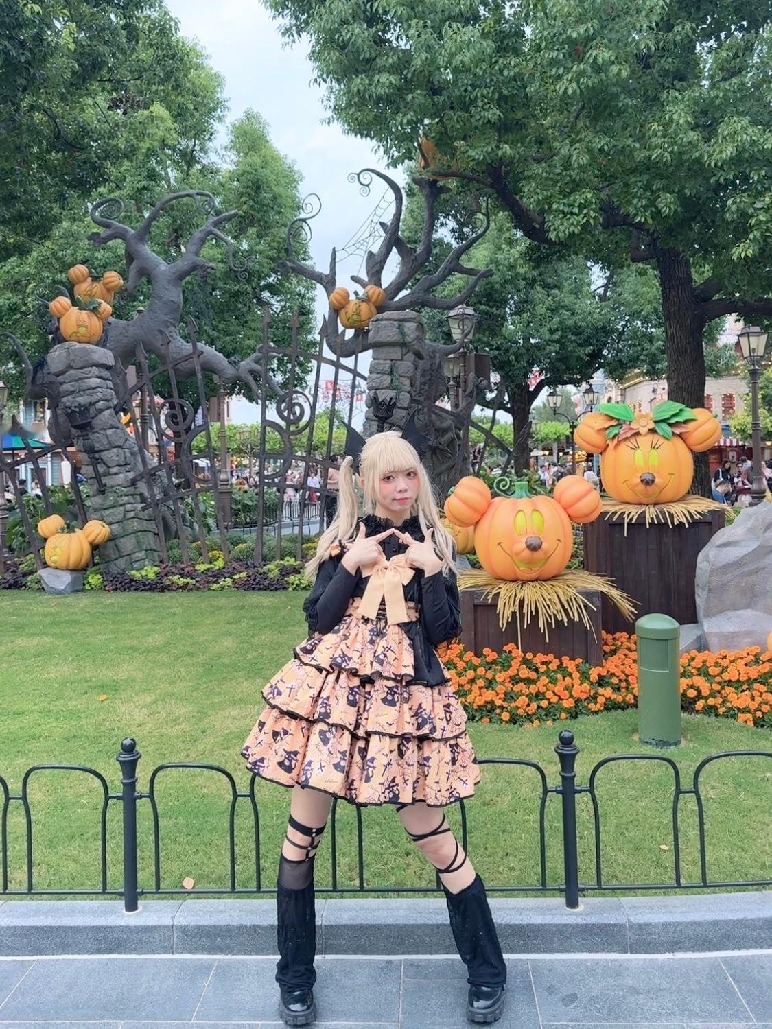 #兜系少女[超话]#  🎃遇到南瓜我就狂合影 ​​​