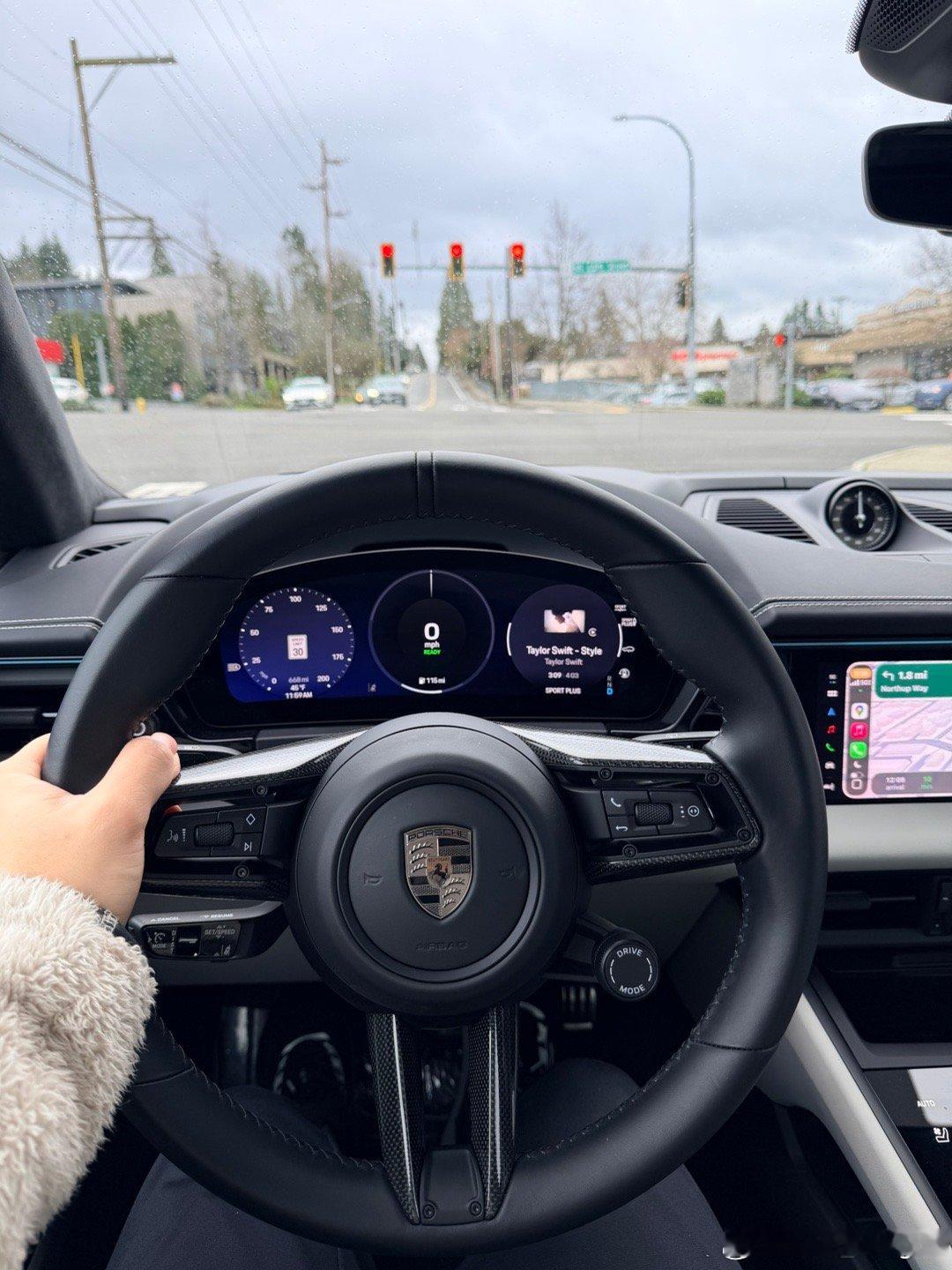 体验了一下电Macan Turbo EV，很失望。底盘操控虽然还是保时捷一贯的高