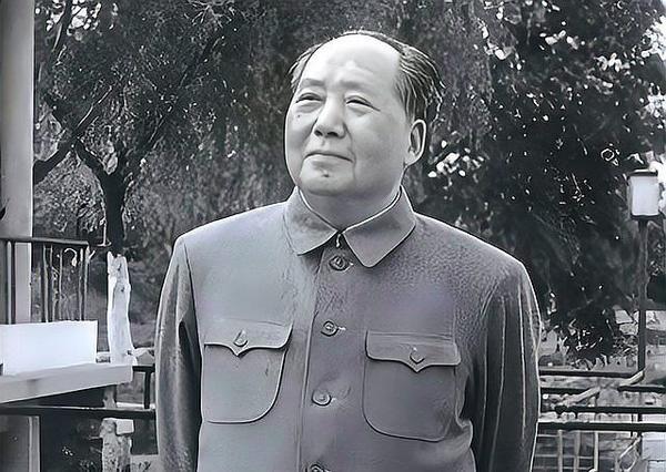 念领袖
 
一生为公弃私身，危难之时护万民。
殚精竭虑倾肝胆，鞠躬至死不曾歇。