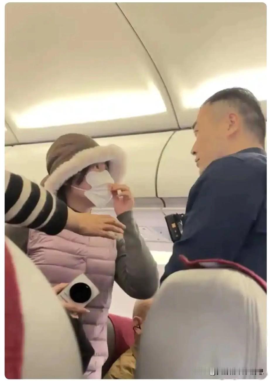 公共场合，最怕遇到无理取闹的人。

   1月3号早上，从天津飞往云南的GS78