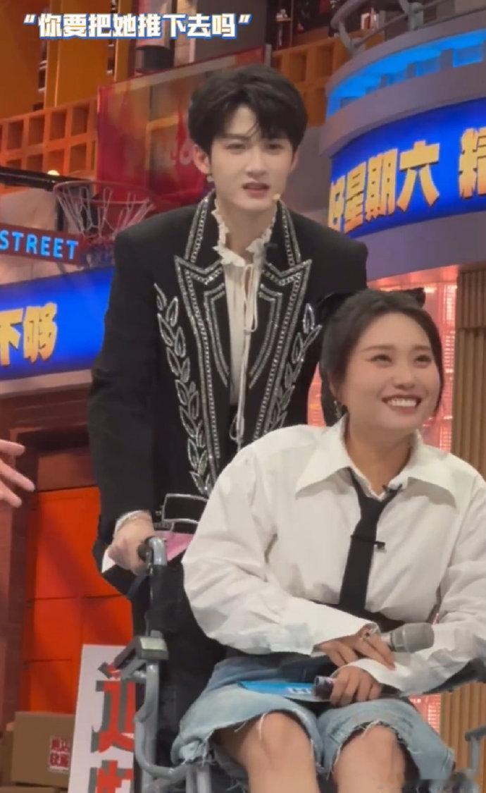 想看檀健次演反派 谁和我一样，看《你好星期六》里阳光的檀健次，反而更期待他演反派