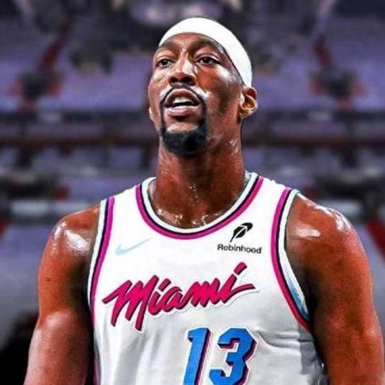 《阿德巴约是不是沦为热火的负资产，他每年领走5千多万美元的高薪，却贡献平庸数据和