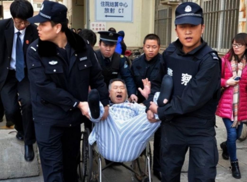 2015年，在京煤集团总医院霸占了病床3年的“钉子户”，被法院强制腾退床位。然而