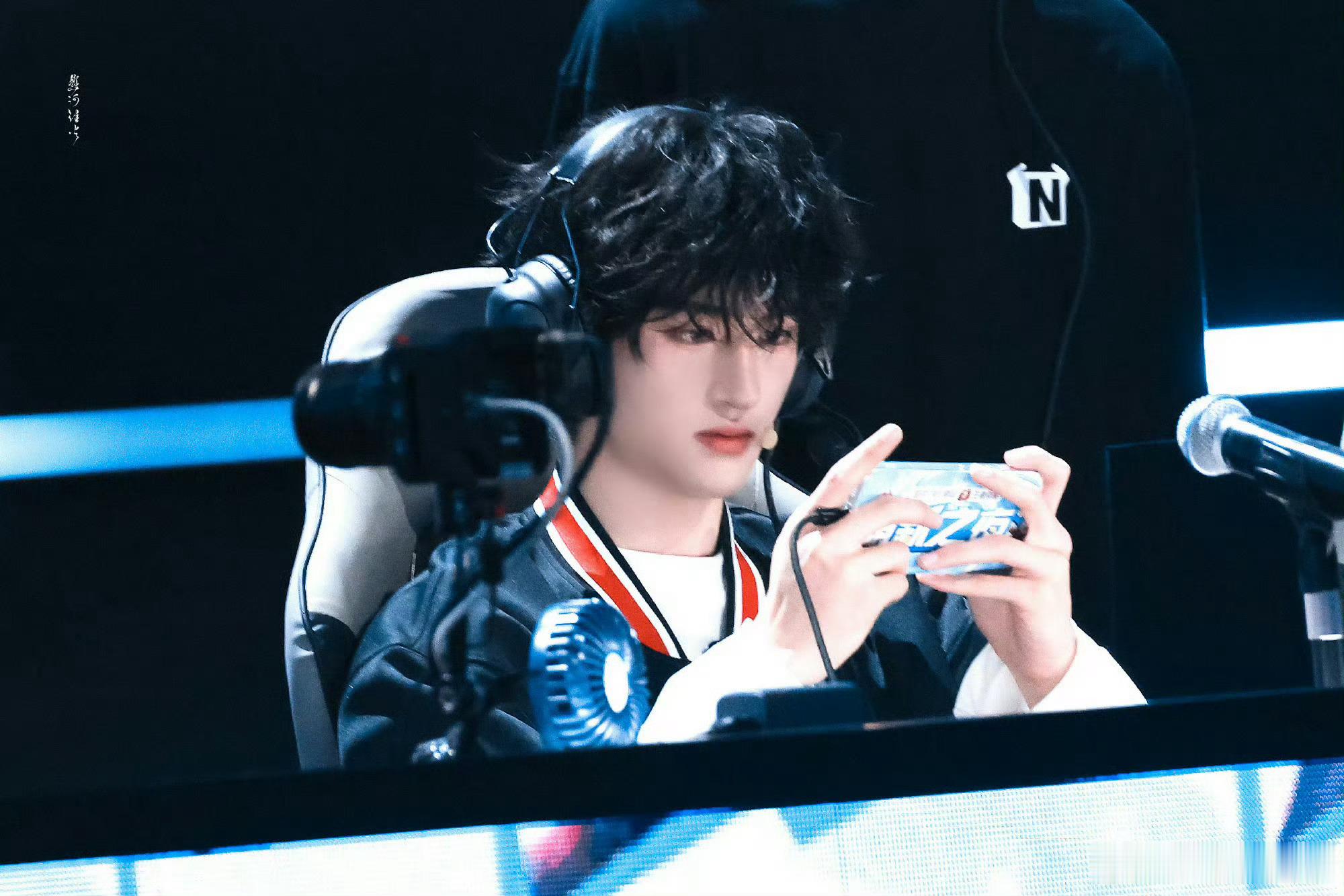 邓佳鑫王者表演赛连拿MVP🎮萌新之夜赛场高光不断，邓佳鑫连续拿下二三局四局MV