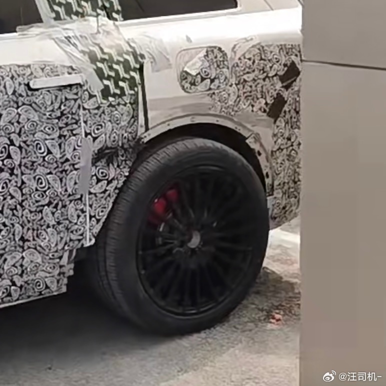 据说是问界M9L谍照，刹车系统也用上了EMB线控制动 