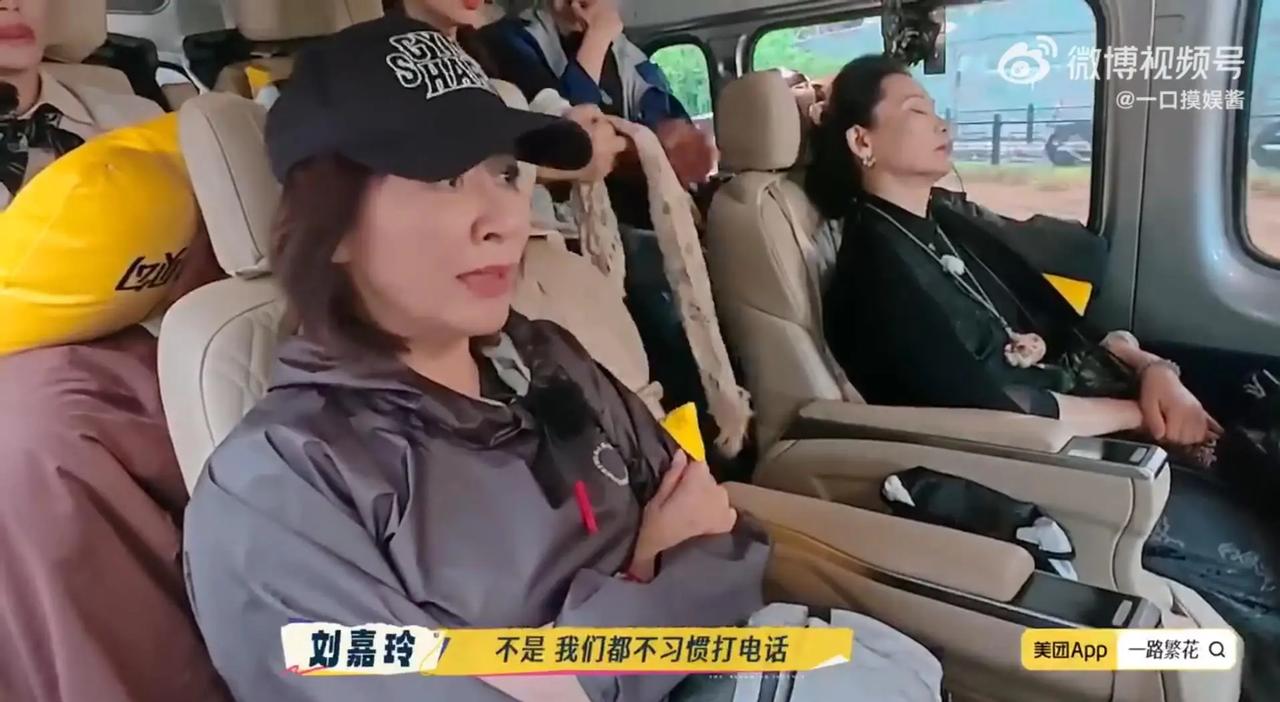 顶级人脉，根本不用打电话。
宁静让刘嘉玲现场打给周润发，她只淡淡一句：发哥不接电