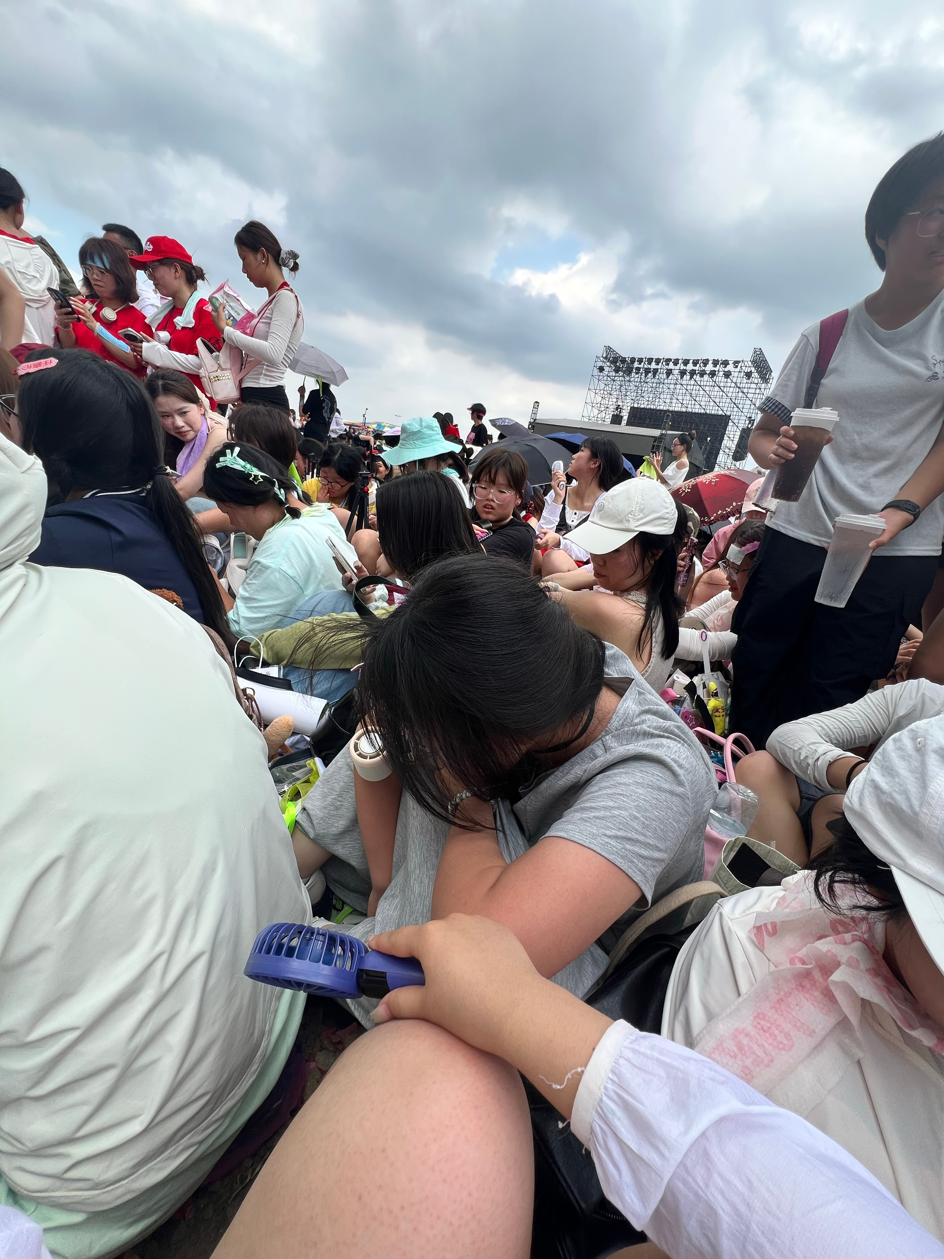 星星火火音乐节这是丧尸堆吗