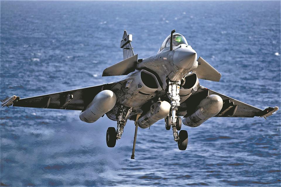 100架战机援乌，西方赌上“全能神话”若硬刚J-10C，谁能改写战局？
就在全球